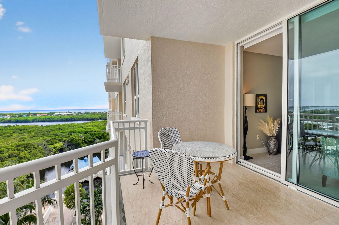 Active With Contract: $475,000 (2 beds, 2 baths, 1350 Square Feet)