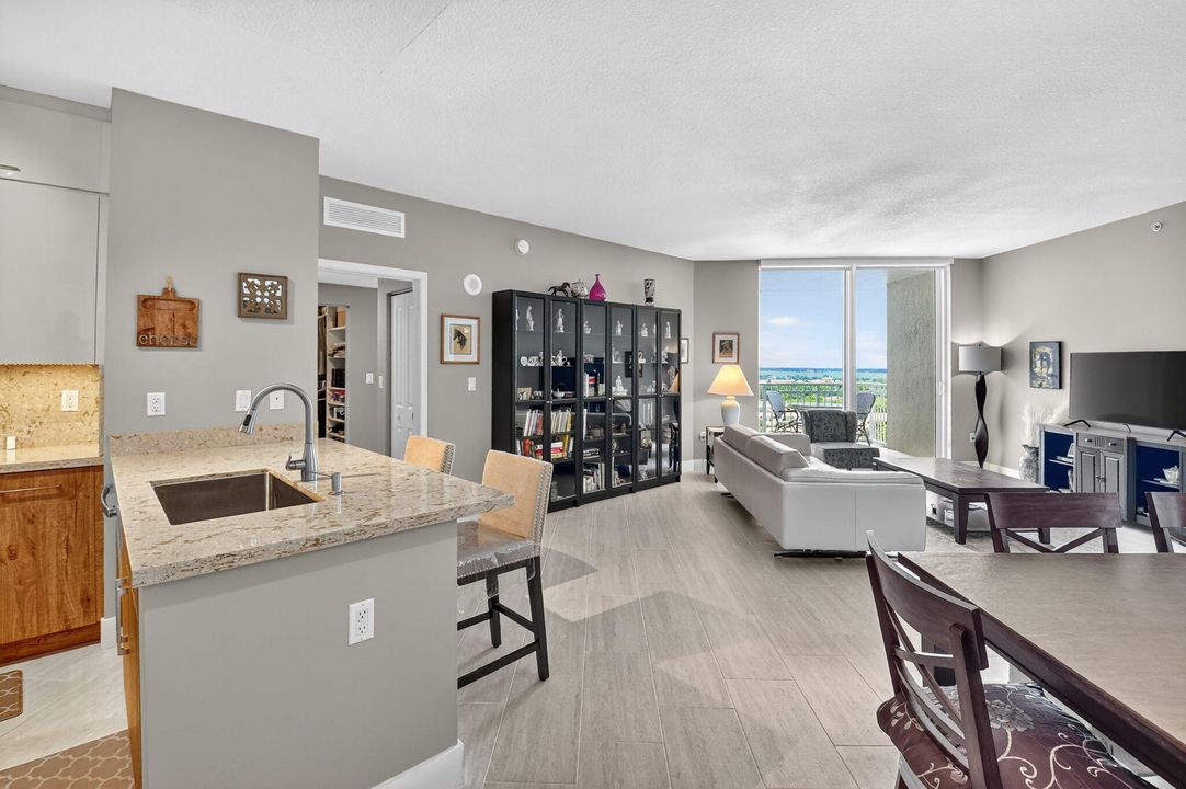 Active With Contract: $475,000 (2 beds, 2 baths, 1350 Square Feet)