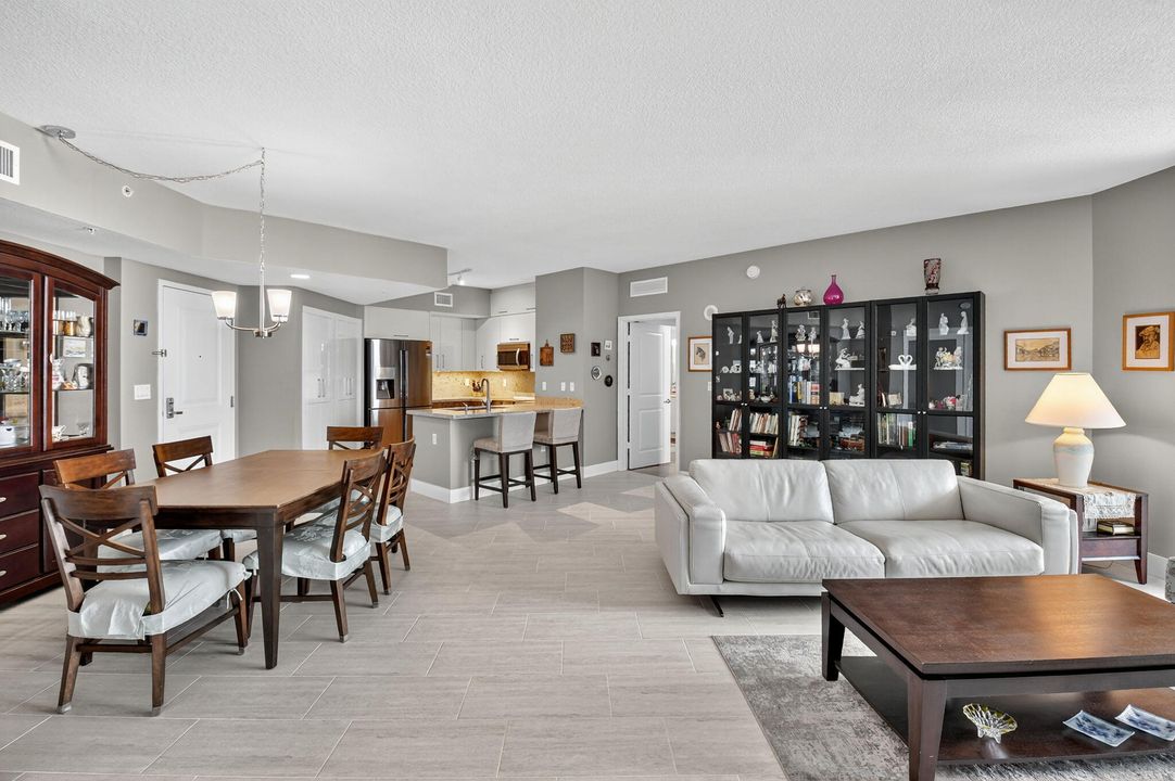 Active With Contract: $475,000 (2 beds, 2 baths, 1350 Square Feet)