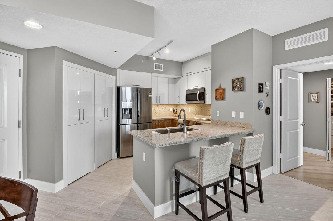 Active With Contract: $475,000 (2 beds, 2 baths, 1350 Square Feet)