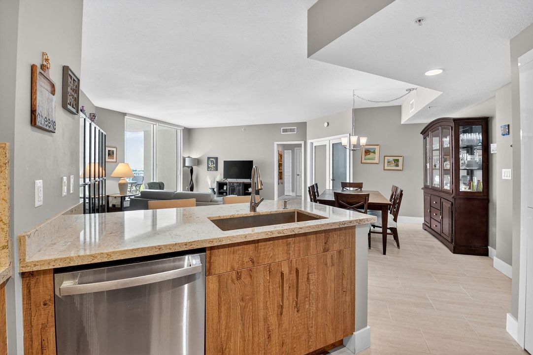 Active With Contract: $475,000 (2 beds, 2 baths, 1350 Square Feet)