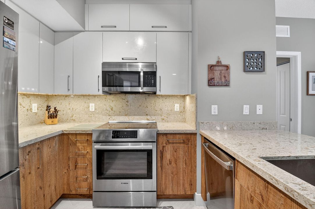 Active With Contract: $475,000 (2 beds, 2 baths, 1350 Square Feet)