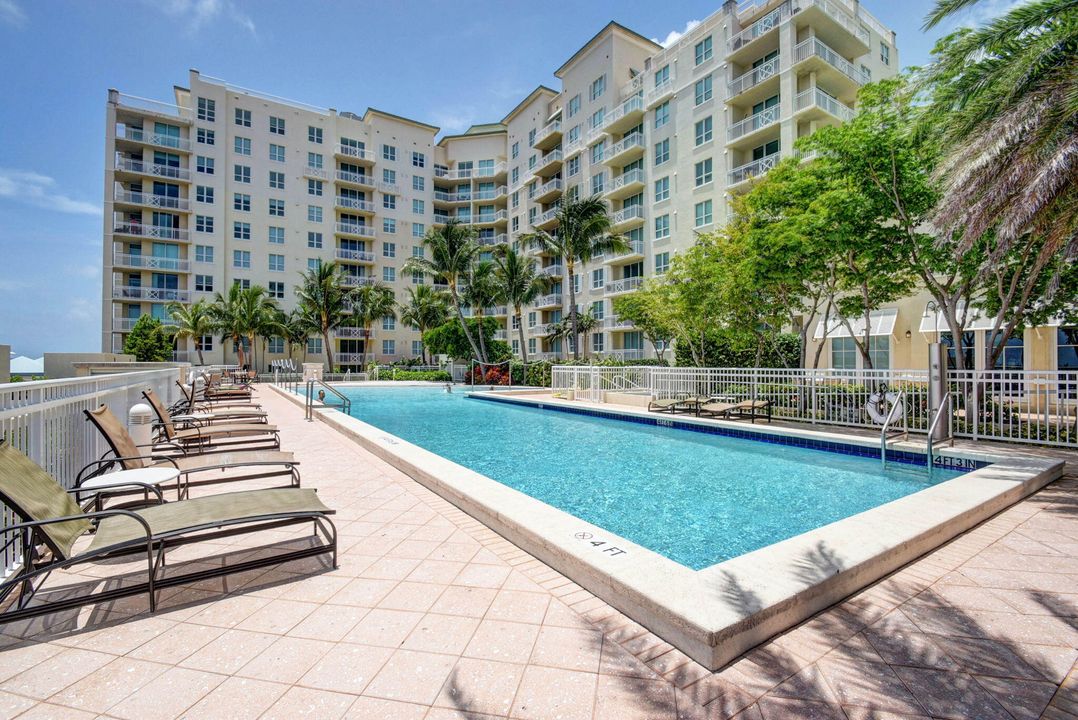 Active With Contract: $475,000 (2 beds, 2 baths, 1350 Square Feet)