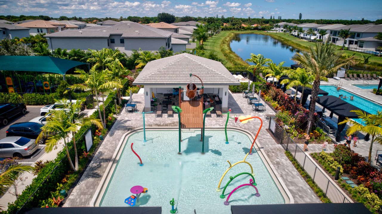 合同活跃: $2,090,000 (5 贝兹, 7 浴室, 4605 平方英尺)