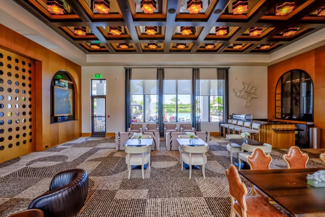 合同活跃: $2,090,000 (5 贝兹, 7 浴室, 4605 平方英尺)