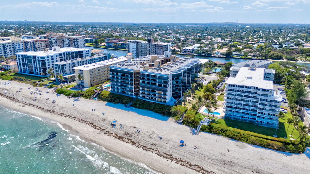 На продажу: $989,500 (2 спален, 2 ванн, 1715 Квадратных фут)