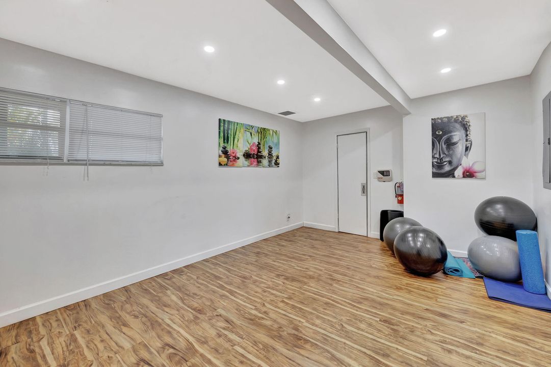 На продажу: $989,500 (2 спален, 2 ванн, 1715 Квадратных фут)