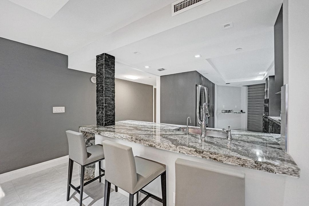 На продажу: $989,500 (2 спален, 2 ванн, 1715 Квадратных фут)