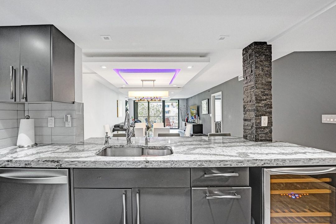 На продажу: $989,500 (2 спален, 2 ванн, 1715 Квадратных фут)