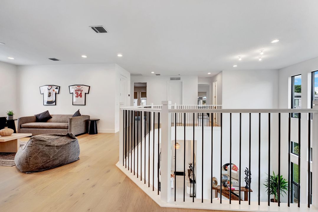 合同活跃: $2,090,000 (5 贝兹, 7 浴室, 4605 平方英尺)