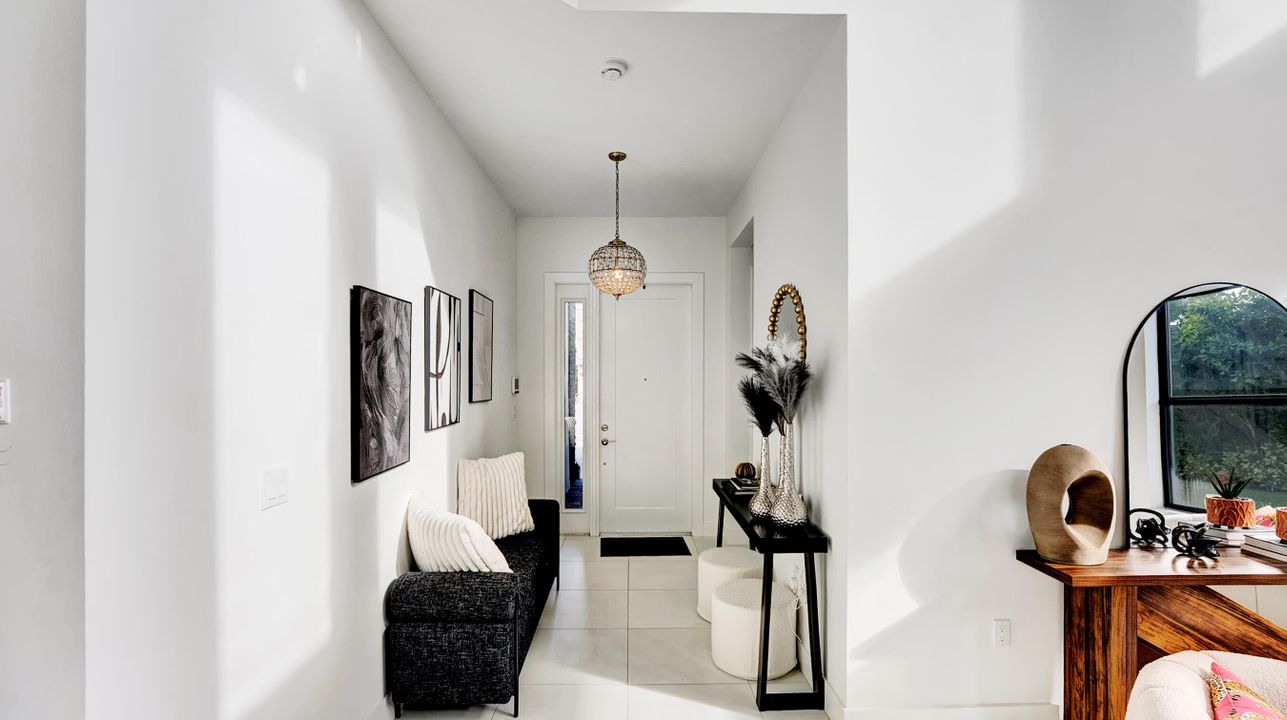 合同活跃: $2,090,000 (5 贝兹, 7 浴室, 4605 平方英尺)