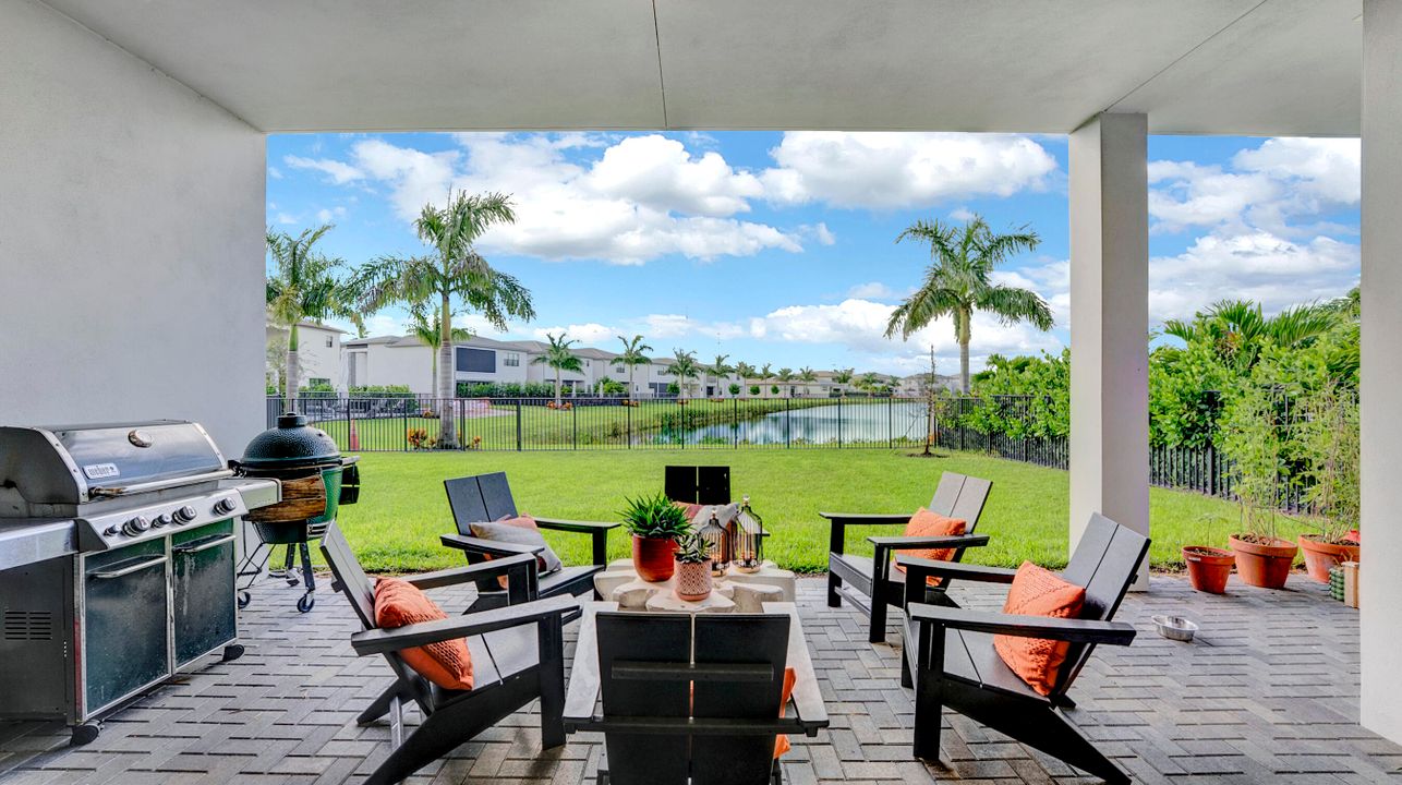 合同活跃: $2,090,000 (5 贝兹, 7 浴室, 4605 平方英尺)