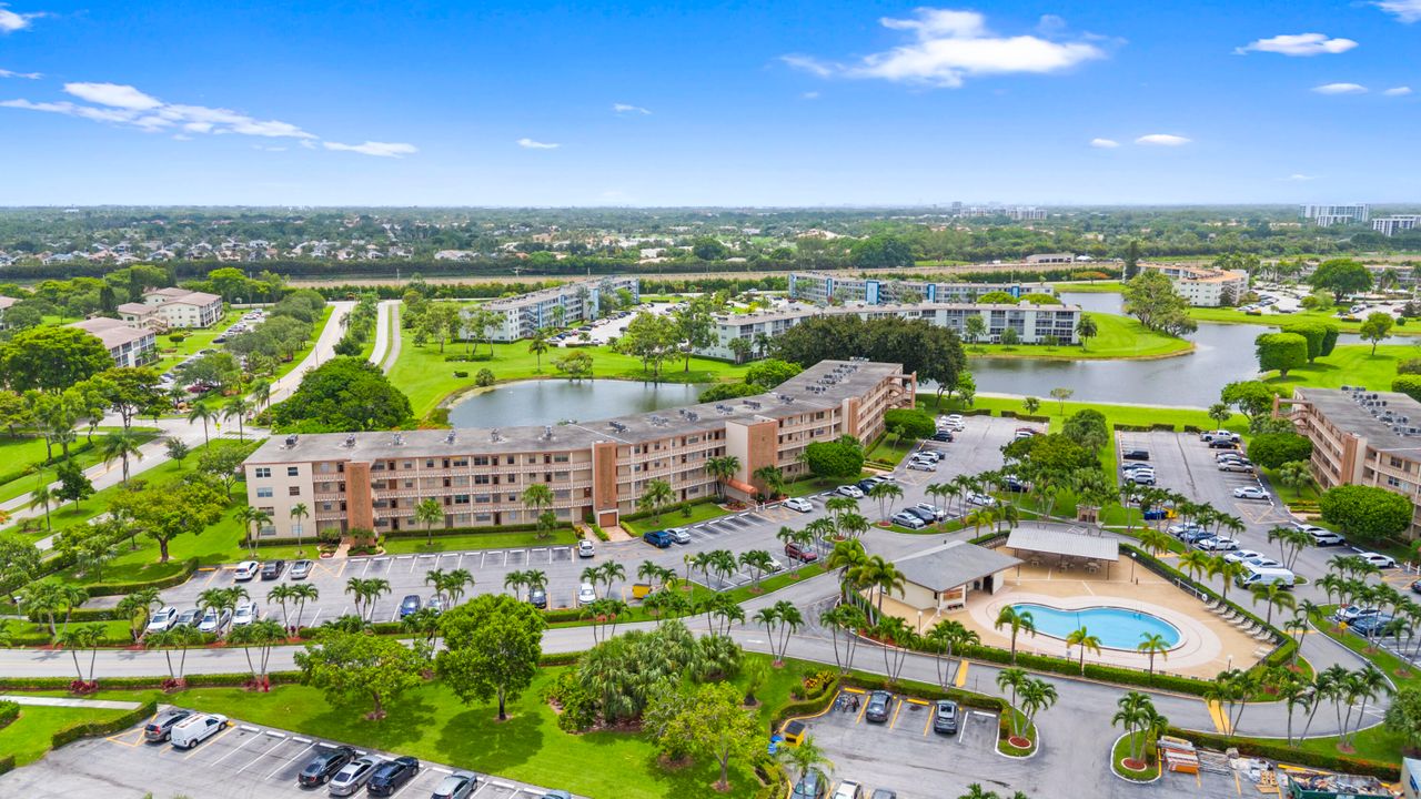 For Sale: $147,999 (2 beds, 2 baths, 916 Square Feet)