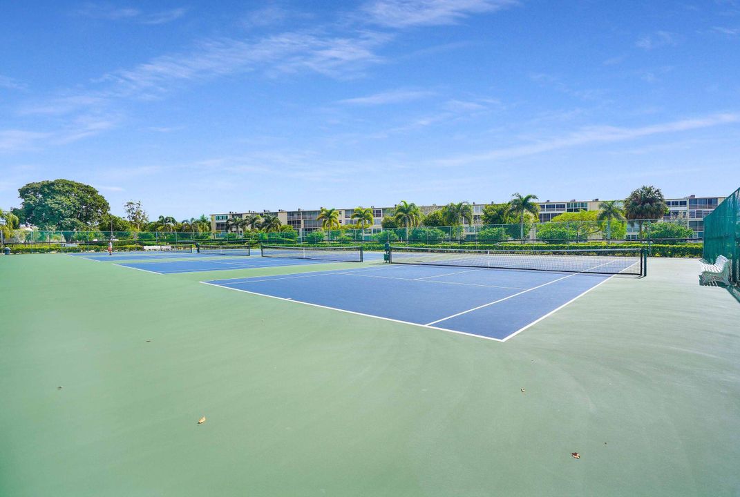 For Sale: $147,999 (2 beds, 2 baths, 916 Square Feet)