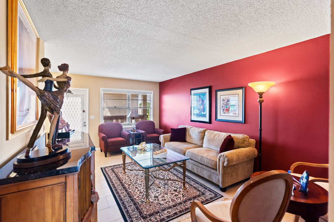 For Sale: $147,999 (2 beds, 2 baths, 916 Square Feet)