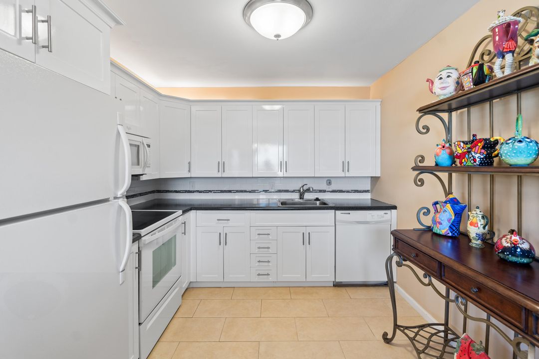 For Sale: $147,999 (2 beds, 2 baths, 916 Square Feet)