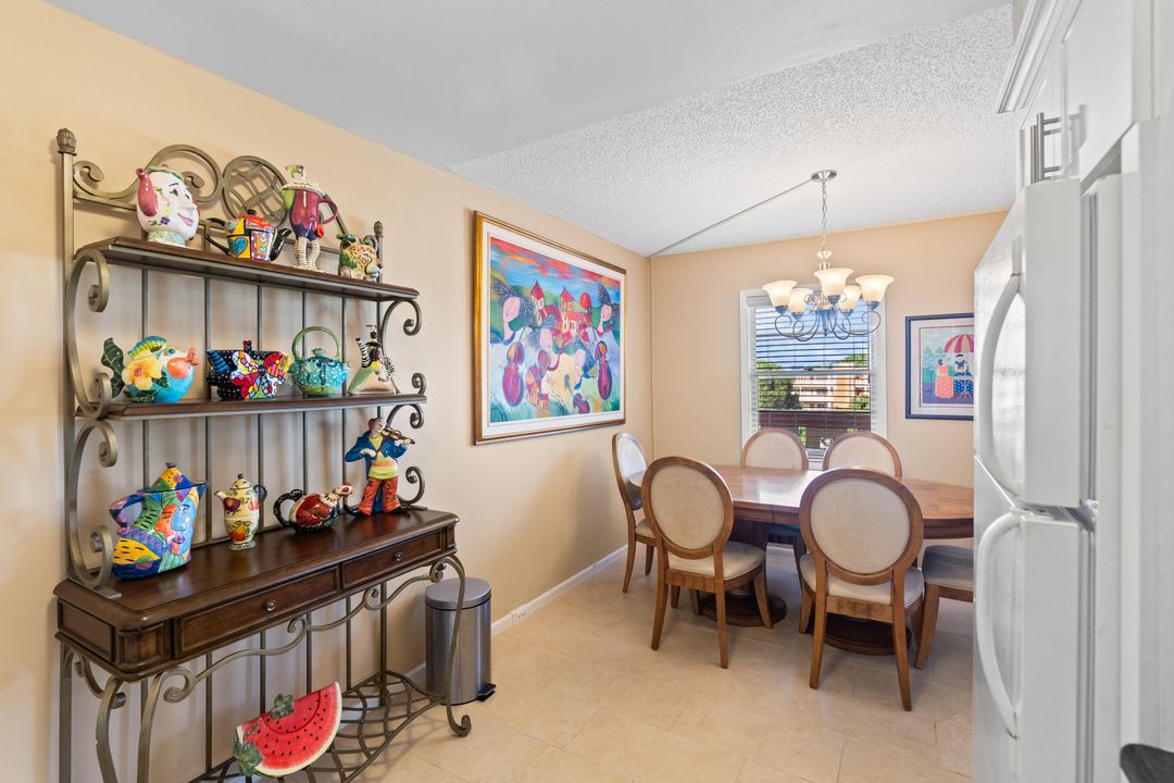 For Sale: $147,999 (2 beds, 2 baths, 916 Square Feet)