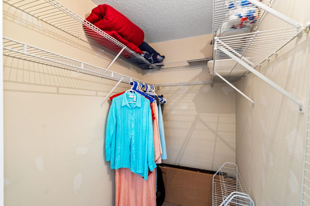 For Sale: $147,999 (2 beds, 2 baths, 916 Square Feet)