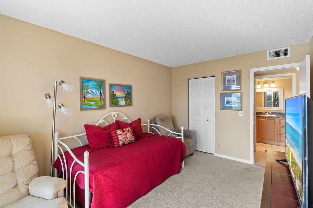 For Sale: $147,999 (2 beds, 2 baths, 916 Square Feet)