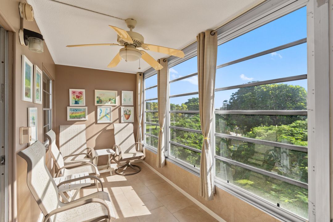 For Sale: $147,999 (2 beds, 2 baths, 916 Square Feet)