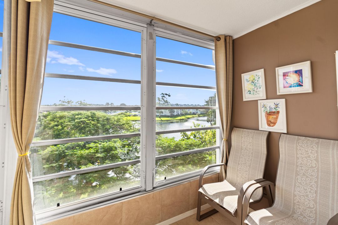 For Sale: $147,999 (2 beds, 2 baths, 916 Square Feet)