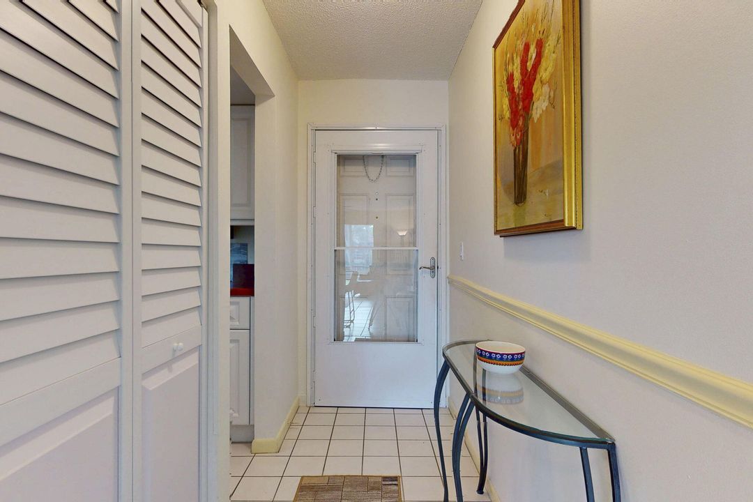 For Sale: $135,000 (2 beds, 2 baths, 894 Square Feet)