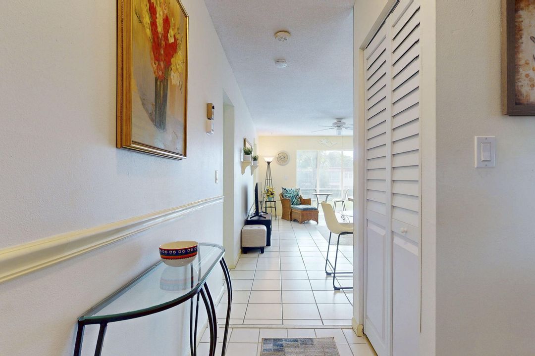 For Sale: $135,000 (2 beds, 2 baths, 894 Square Feet)