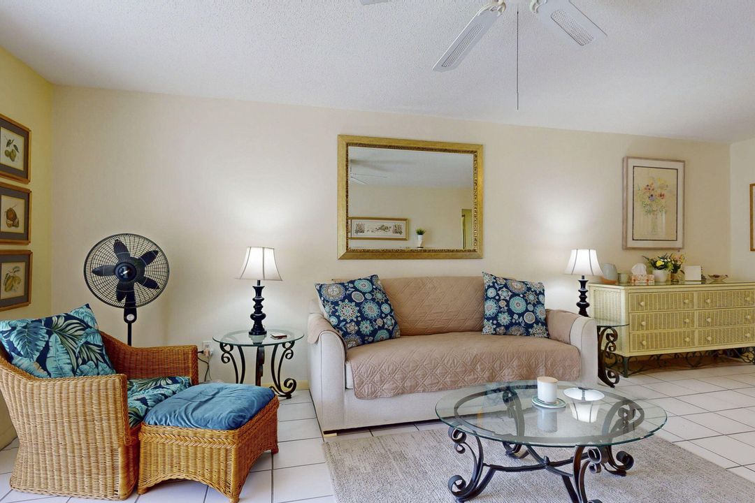 For Sale: $135,000 (2 beds, 2 baths, 894 Square Feet)