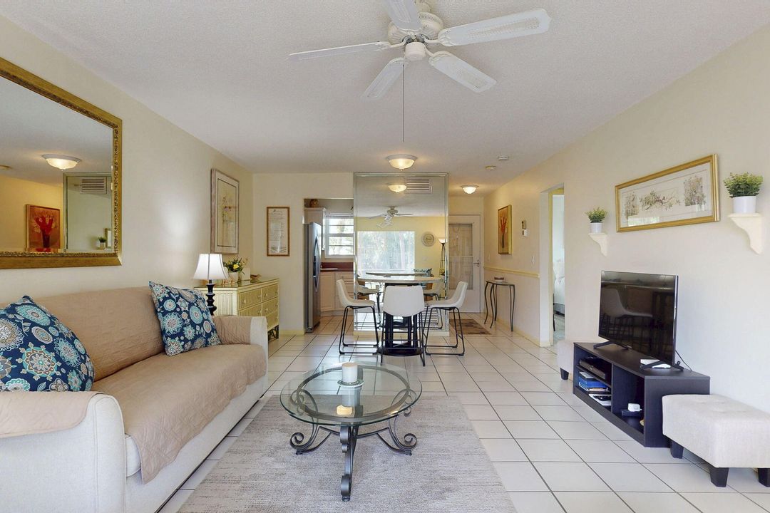 For Sale: $135,000 (2 beds, 2 baths, 894 Square Feet)