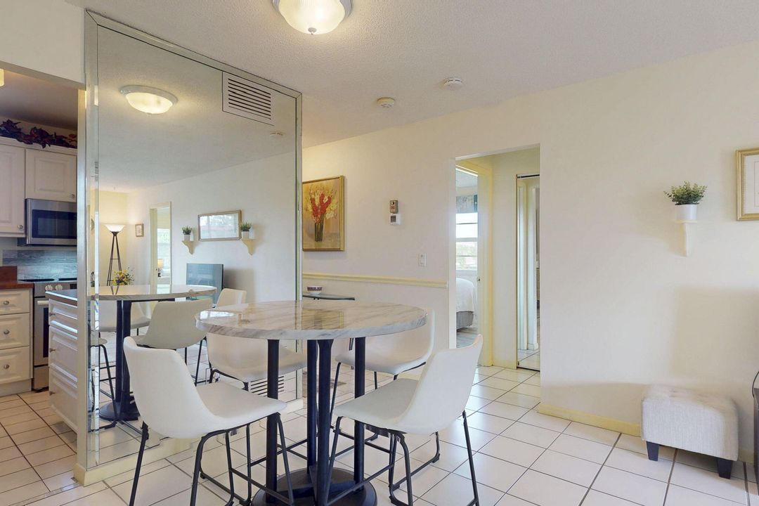 For Sale: $135,000 (2 beds, 2 baths, 894 Square Feet)