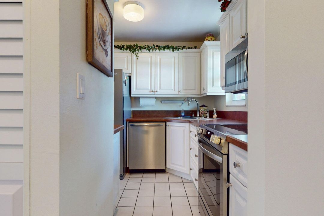 For Sale: $135,000 (2 beds, 2 baths, 894 Square Feet)