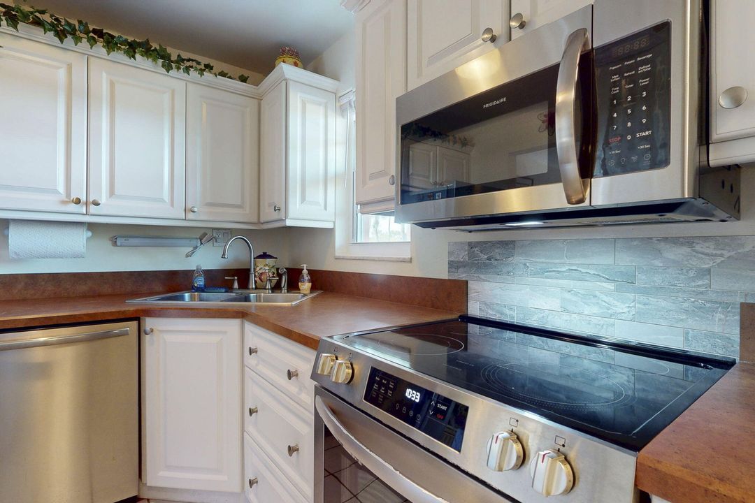 For Sale: $135,000 (2 beds, 2 baths, 894 Square Feet)