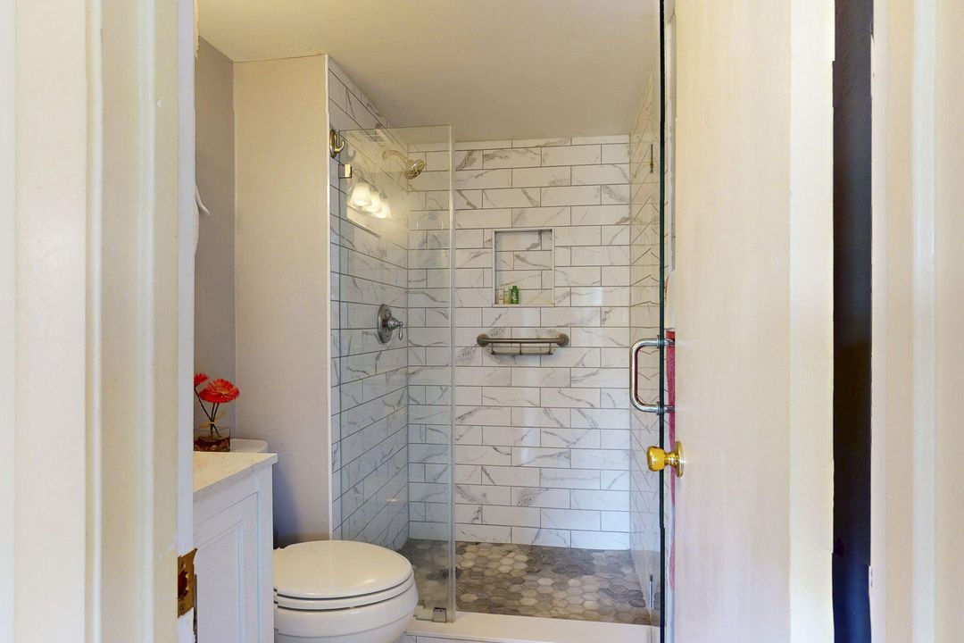 For Sale: $135,000 (2 beds, 2 baths, 894 Square Feet)