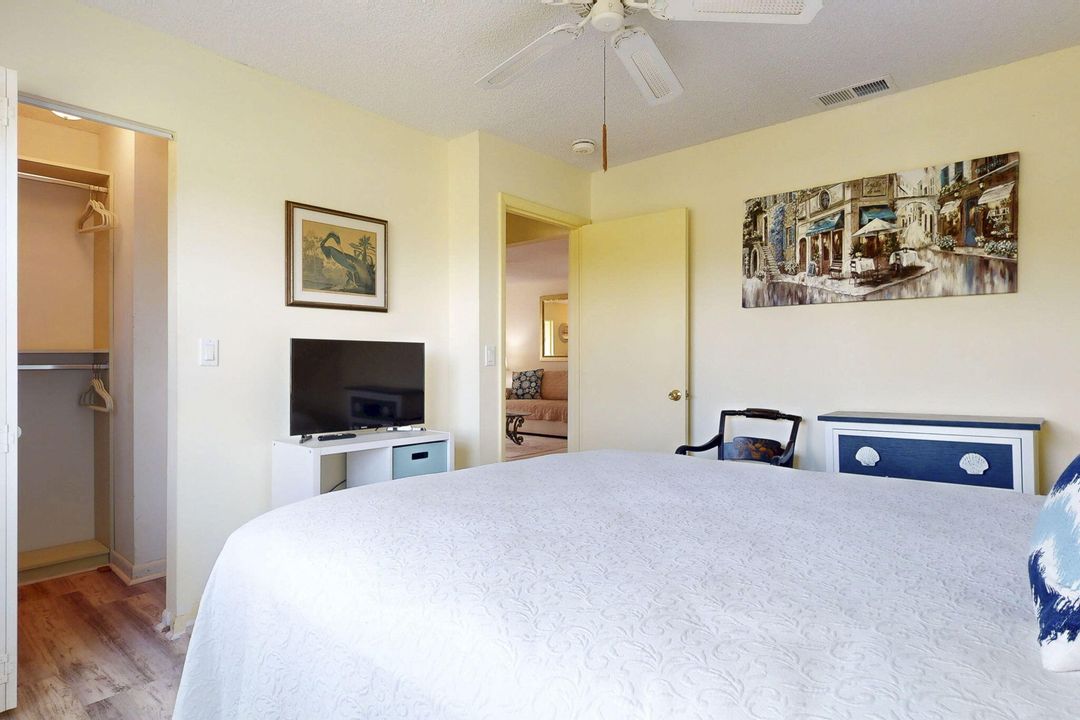 For Sale: $135,000 (2 beds, 2 baths, 894 Square Feet)