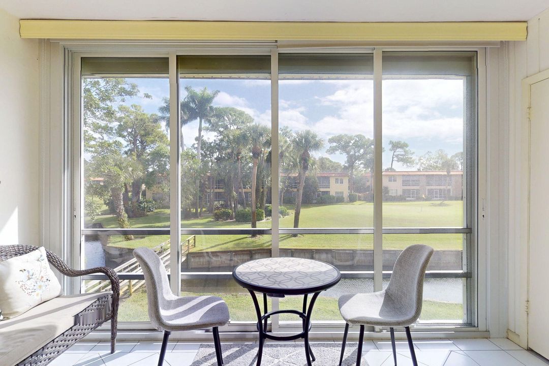 For Sale: $135,000 (2 beds, 2 baths, 894 Square Feet)