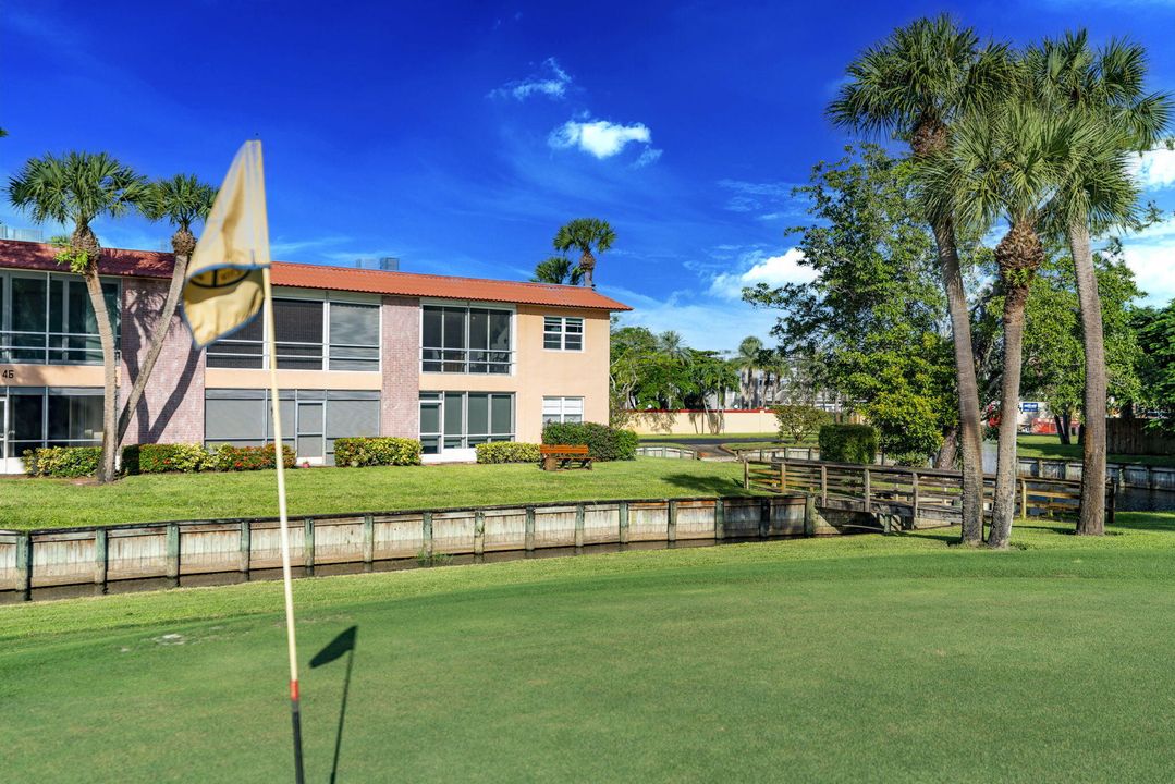 For Sale: $135,000 (2 beds, 2 baths, 894 Square Feet)