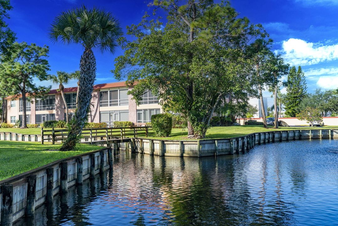 For Sale: $135,000 (2 beds, 2 baths, 894 Square Feet)