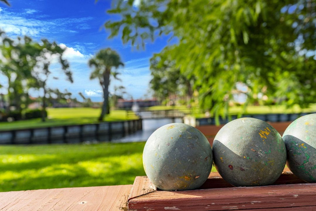 For Sale: $135,000 (2 beds, 2 baths, 894 Square Feet)