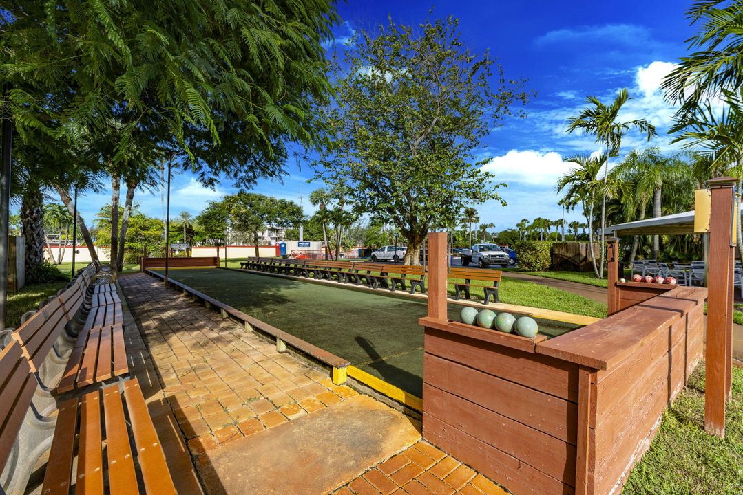 For Sale: $135,000 (2 beds, 2 baths, 894 Square Feet)