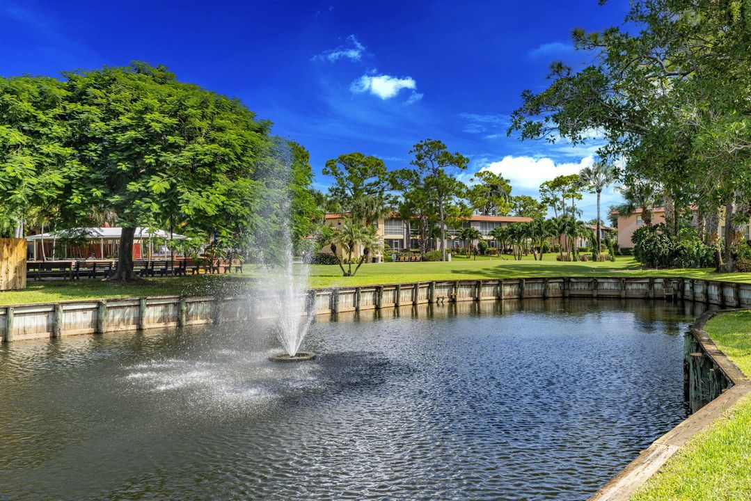 For Sale: $135,000 (2 beds, 2 baths, 894 Square Feet)