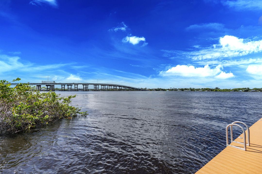 For Sale: $135,000 (2 beds, 2 baths, 894 Square Feet)