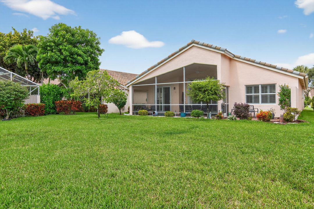 Active With Contract: $469,000 (3 beds, 2 baths, 1743 Square Feet)