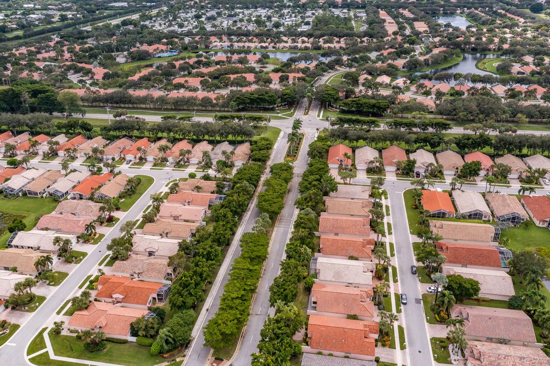 Active With Contract: $469,000 (3 beds, 2 baths, 1743 Square Feet)