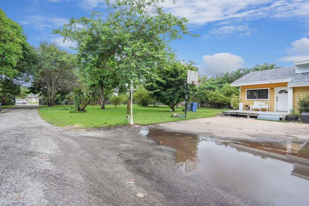 Active With Contract: $565,000 (3 beds, 2 baths, 1373 Square Feet)
