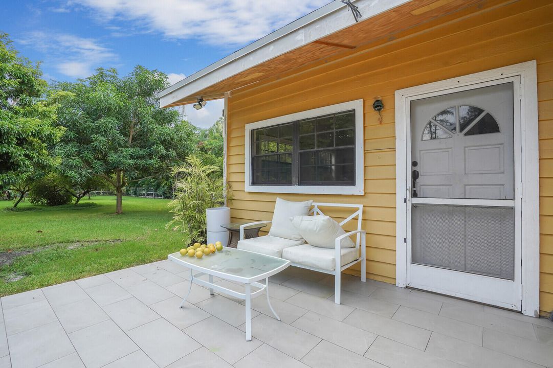 Active With Contract: $565,000 (3 beds, 2 baths, 1373 Square Feet)