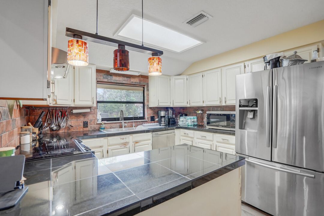 Active With Contract: $565,000 (3 beds, 2 baths, 1373 Square Feet)