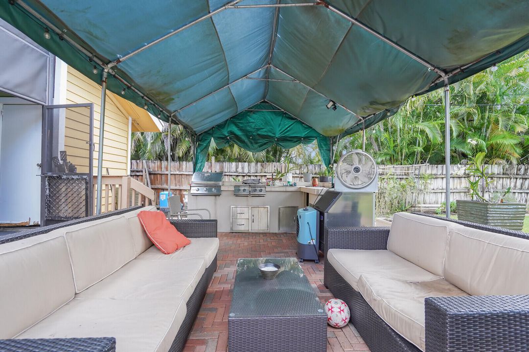 Active With Contract: $565,000 (3 beds, 2 baths, 1373 Square Feet)