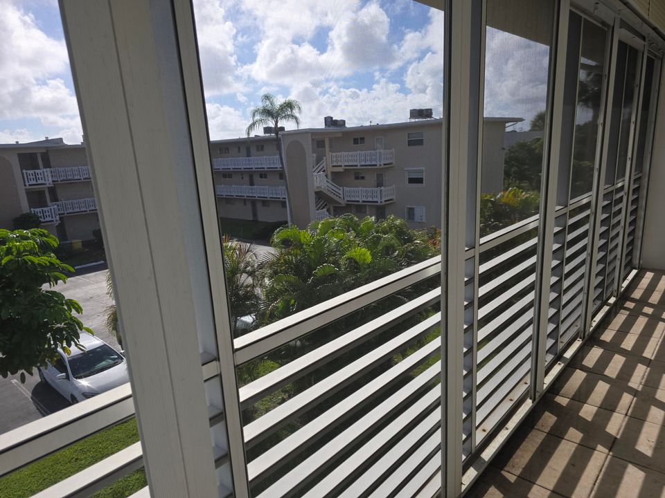 На продажу: $54,990 (2 спален, 1 ванн, 894 Квадратных фут)