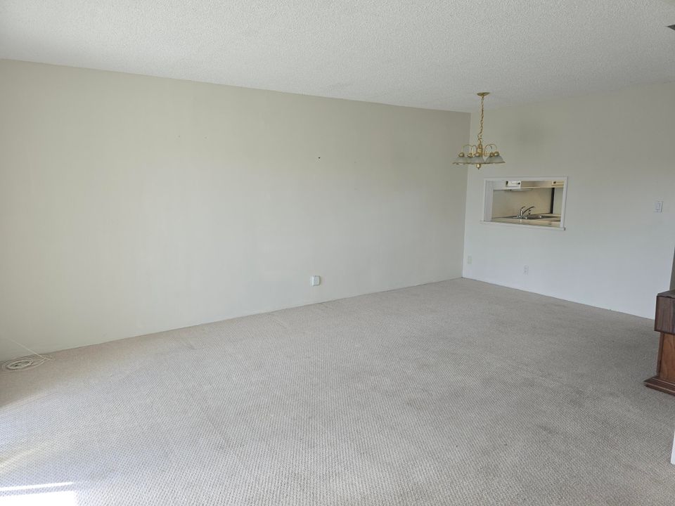 На продажу: $54,990 (2 спален, 1 ванн, 894 Квадратных фут)