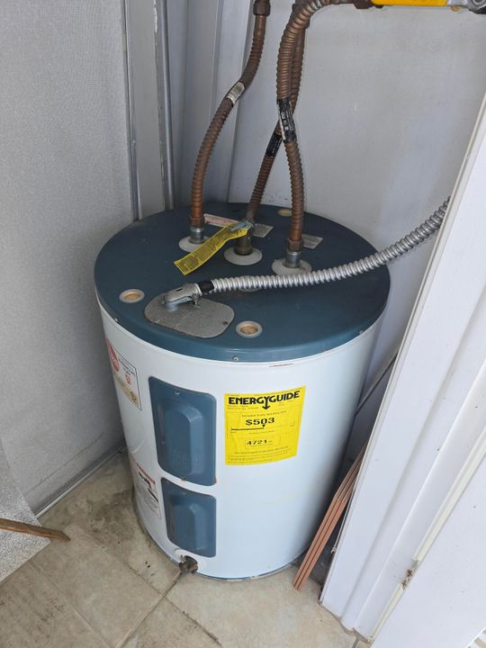 На продажу: $54,990 (2 спален, 1 ванн, 894 Квадратных фут)